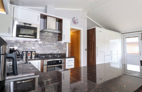 Tewitfield Cottage | CAPENWRAY, pet friendly, with a garden in Carnforth