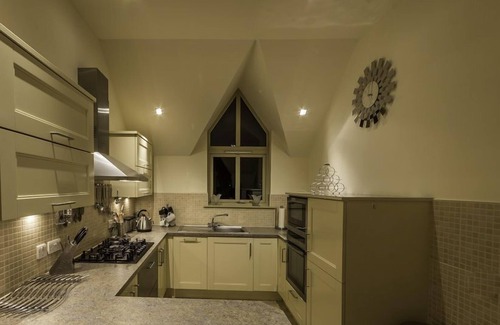 Kenmore Cottage | Capercaillie - sleeps 6 guests in 3 bedrooms