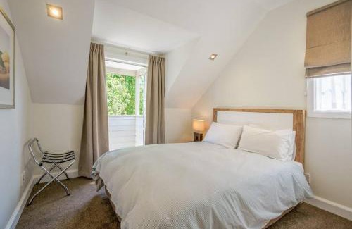 Russell House | Capital Cottage 2-4 Bedroom- Russell Cottages Collection