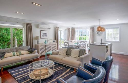 Russell House | Capital Cottage 2-4 Bedroom- Russell Cottages Collection