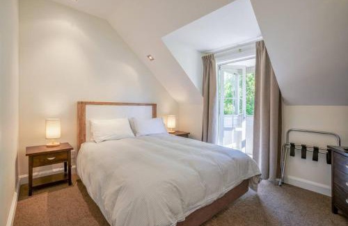 Russell House | Capital Cottage 2-4 Bedroom- Russell Cottages Collection