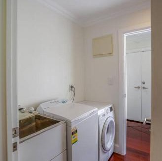 Russell House | Capital Cottage 2-4 Bedroom- Russell Cottages Collection