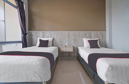 Cianjur Hotel | Capital O 1898 Louise Place