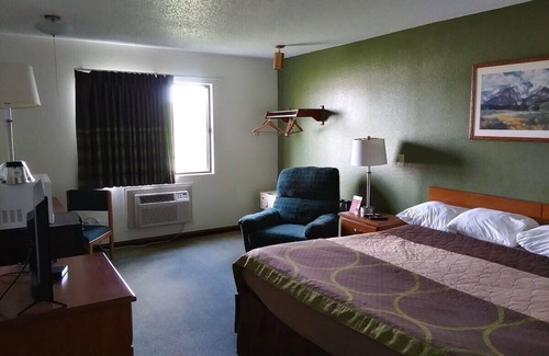 Kingdom City Hotel | Capital O Amerihost Inn and Suites Kingdom City Hwy 54 MO