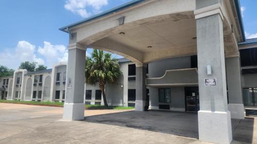 La Porte Hotel | Capital O Fairway Inn - Baytown La Porte TX