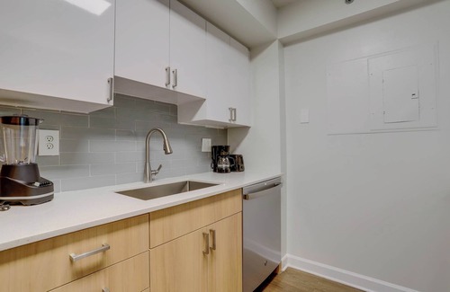 Pentagon City Apartment | Capitol Comfort, Stylish Stay
