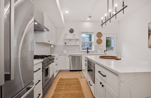 Hill East Bed & Breakfast | Capitol Hill B&B-Steps to Metro, Dining, & Museums