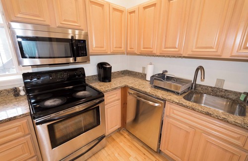 Washington Apartment | CAPITOL HILL CHARMER: Monument to History & Politics