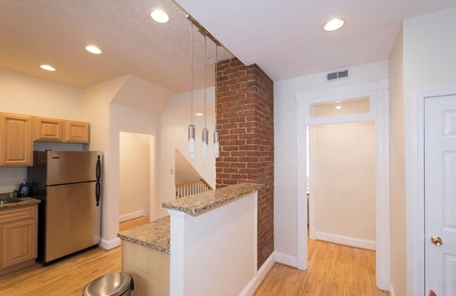Washington Apartment | CAPITOL HILL CHARMER: Monument to History & Politics