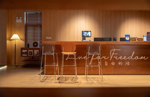 Changning Hotel | Captain 5 Youth Hotel-Xianxia Road Branch