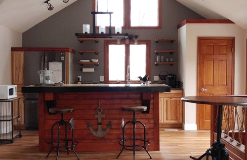 Poland House | ⚓Captain Bill's Guest House and heated pool access⚓