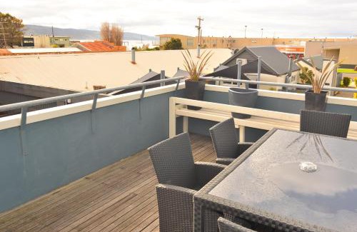 Apollo Bay Hotel | Captain's at the Bay
