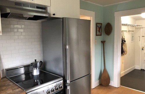 West Woodland Cottage | Captain's Cottage, historic cottage on corner lot.