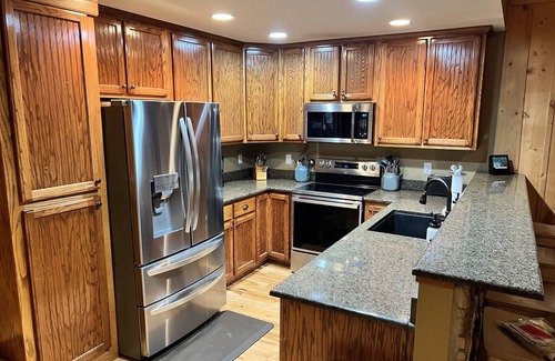 Cub Run House | Captain's Cove+ Nolin Lake + Mammoth Cave + Arcade + Hot Tub, Expansive Lakefront Home on Nolin Lake.