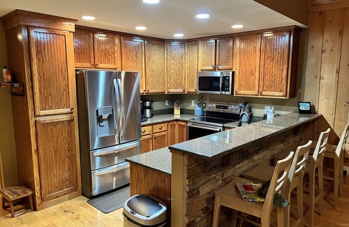 Cub Run House | Captain's Cove+ Nolin Lake + Mammoth Cave + Arcade + Hot Tub, Expansive Lakefront Home on Nolin Lake.