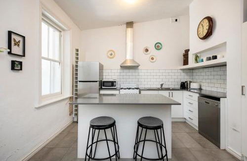 Fremantle Apartment | Captain's Heritage Cottage - central Fremantle 2 bedroom historic cottage
