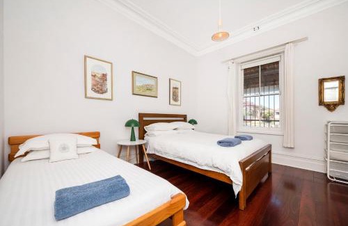 Fremantle Apartment | Captain's Heritage Cottage - central Fremantle 2 bedroom historic cottage