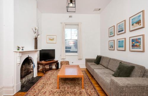 Fremantle Apartment | Captain's Heritage Cottage - central Fremantle 2 bedroom historic cottage