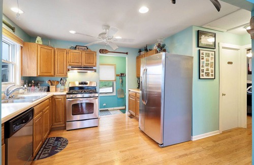Fox Lake Apartment | Captain`s Quarters 2/2 Lake Life Dream Home
