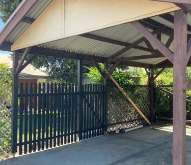 Goolwa House | Captains Cottage - Pet Friendly Breakfast Included