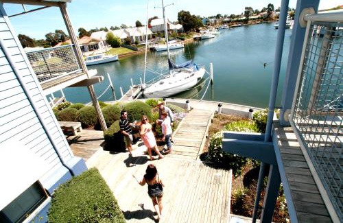 Paynesville Apartment | Captains Cove Resort - Absolute Waterfront Apartments