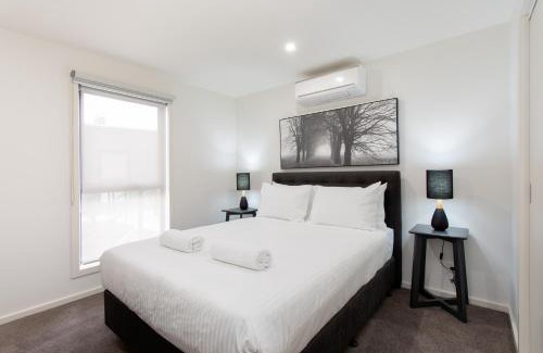 Paynesville Apartment | Captains Cove Resort - Absolute Waterfront Apartments