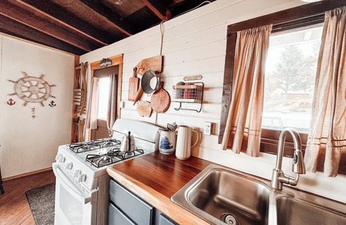 Port Angeles Cabin | Captains Quarters Olympic Beach Cabin on the Strait of Juan De Fuca