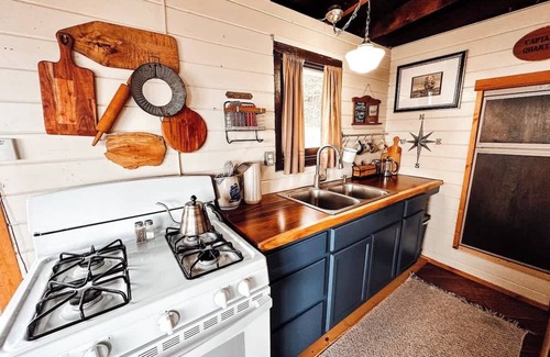Port Angeles Cabin | Captains Quarters Olympic Beach Cabin on the Strait of Juan De Fuca