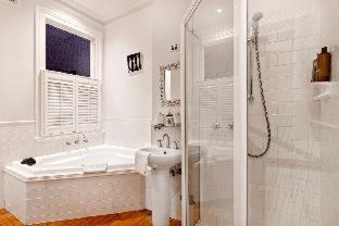 Williamstown House | Captains Retreat Apartments and Cottages