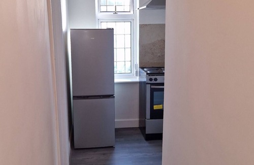 Clayhall Apartment | Captivating 2-bed Apartment in Ilford