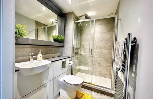 Leeds City Center Apartment | Captivating 2-Bed Skyview Apartment in Leeds