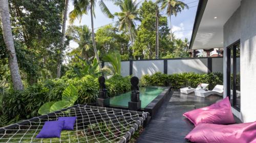 Melayang Bed & Breakfast | Capung Asri Eco Luxury Resort with Private Pool Villas