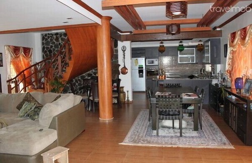 Alfonso House | CARASUCHI VILLA GARDEN - Near TAGAYTAY