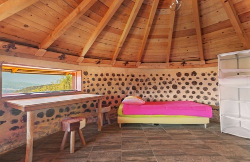 Bargeme RV Rental | Caravan 'Case Africaine' with Mountain View, Shared Terrace and Wi-Fi