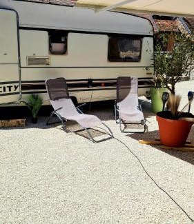 Beze Other | Caravane Zen & Jacuzzi proche des grottes de Bèze