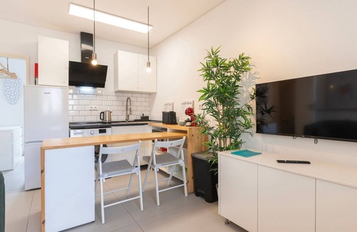 Carcavelos Apartment | Carcavelos Sunny Retreat 2 by LovelyStay