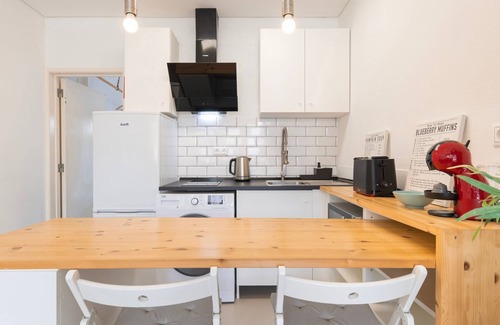 Carcavelos Apartment | Carcavelos Sunny Retreat 2 by LovelyStay