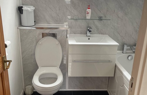 Splott House | Cardiff 3bed House-freeparking-15minwalktostadium