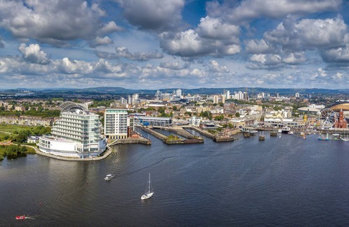 Butetown Apartment | Cardiff Bay Chateau|Modern Chic 2BR *Free Parking*