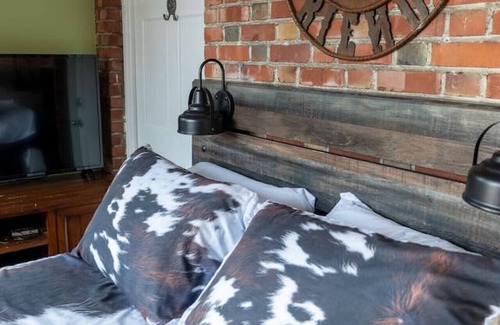 Cornwall Bed & Breakfast | Cardinal Inn ~ Western Room