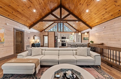 Mineral Bluff House | Cardinal Lodge - Outdoor Fireplace | Firepit | Hot tub