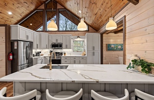 Mineral Bluff House | Cardinal Lodge - Outdoor Fireplace | Firepit | Hot tub