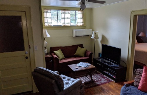 Athens Apartment | Cardinals Roost Virginia Apartment: On Boulevard - Sleeps 3