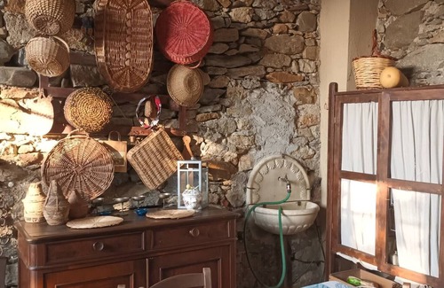Meina Cottage | Careggio is an historic cottage surronded by green with lake's view