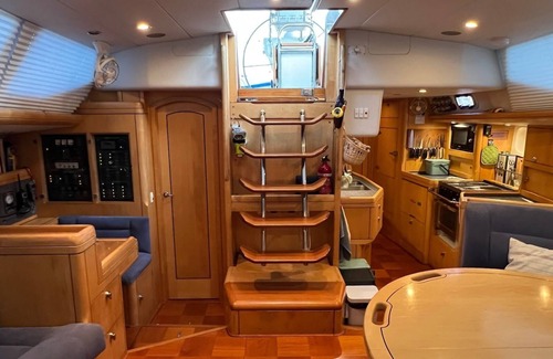 Great Mountain Boat Rental | Caribbean Cruising Lifestyle Luxury Yacht Charter