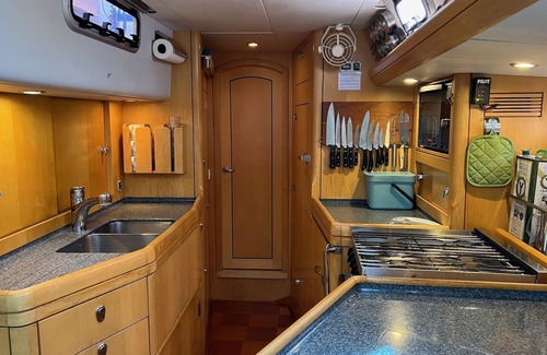 Great Mountain Boat Rental | Caribbean Cruising Lifestyle Luxury Yacht Charter