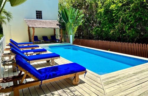Caye Caulker Villa | Caribbean Sunrise Villa