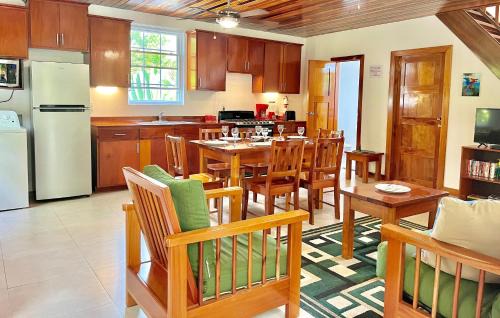 Caye Caulker Villa | Caribbean Sunrise Villa