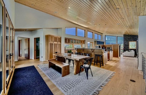 Nederland House | Caribou Ridge with Hot Tub! Pet Friendly + James Peak Views -Sleeps 10