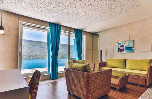 Kumbor Hotel | Carine Hotel Kumbor